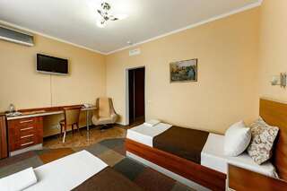 Гостиница Бриз Оренбург Двухместный номер эконом-класса с 2 отдельными кроватями – Мансарда-2