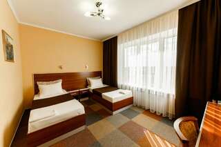 Гостиница Бриз Оренбург Двухместный номер эконом-класса с 2 отдельными кроватями – Мансарда-3