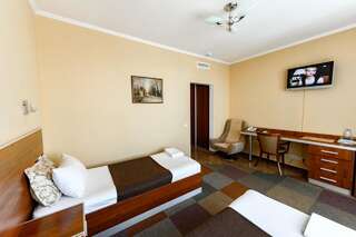Гостиница Бриз Оренбург Двухместный номер эконом-класса с 2 отдельными кроватями – Мансарда-6