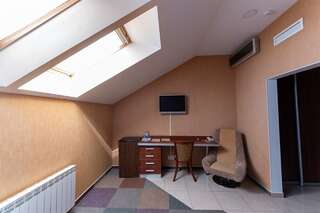 Гостиница Бриз Оренбург Двухместный номер эконом-класса с 2 отдельными кроватями – Мансарда-7